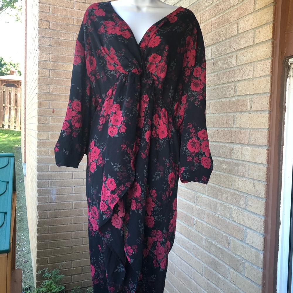 Torrid Sz 4 high lo floral top